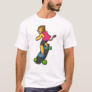Löwe als Skateboarder mit Skateboard T-Shirt
