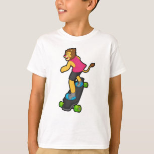 Löwe als Skateboarder mit Skateboard T-Shirt