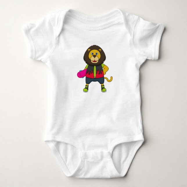 Löwe als Skater mit Skateboard Baby Strampler (Vorderseite)