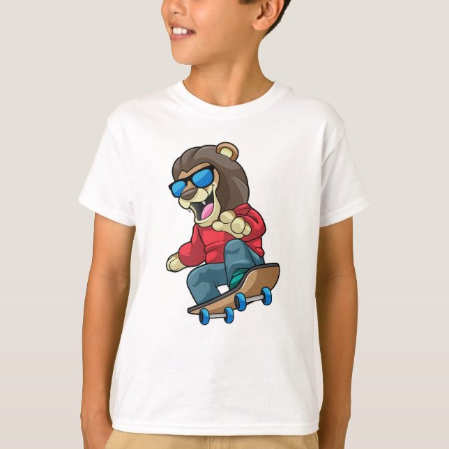 Löwe als Skater mit Skateboard T-Shirt (Vorderseite)