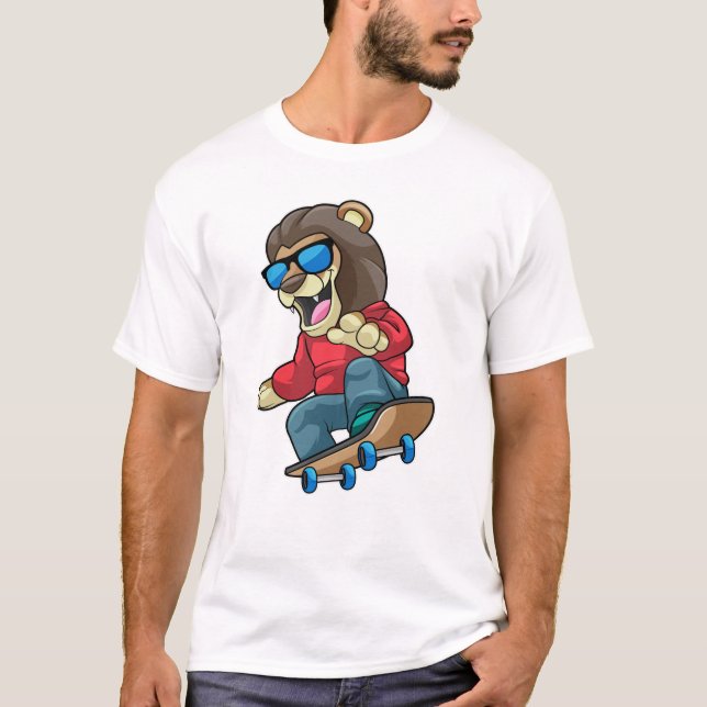 Löwe als Skater mit Skateboard T-Shirt (Vorderseite)