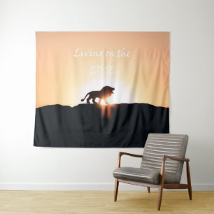 Löwe bei Sonnenuntergang Leben auf der EDGE Wandteppich