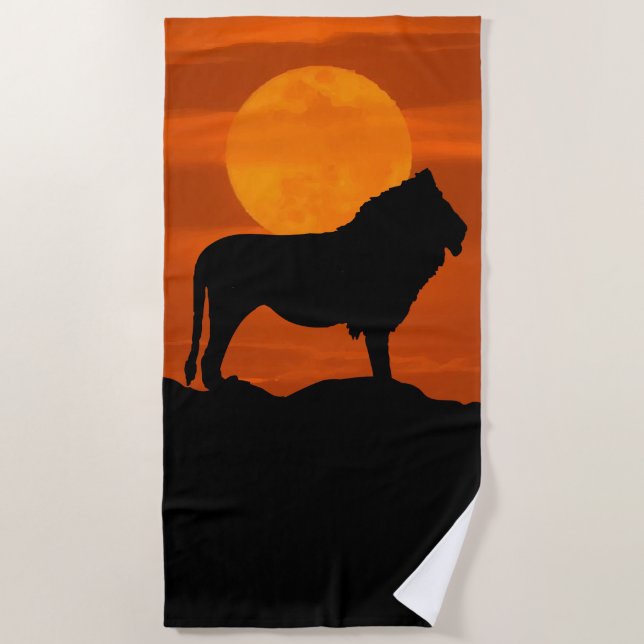 Löwe bei Sonnenuntergang Strandtuch (Vorderseite)