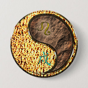 Löwe & Erdhund Button