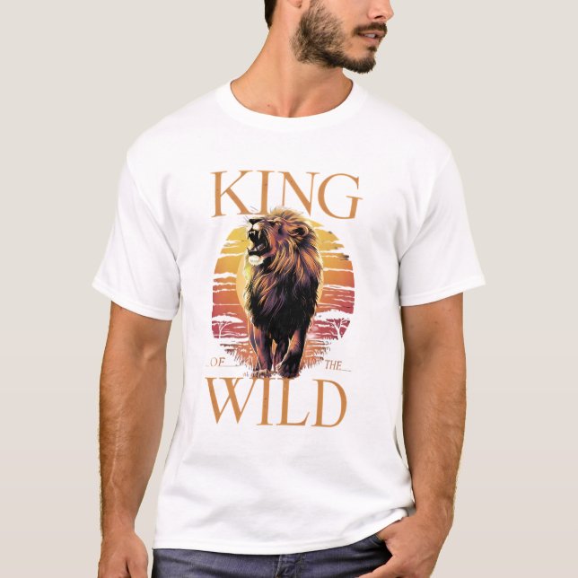 Löwe mit Worten: König der Wilden (b) T-Shirt (Vorderseite)