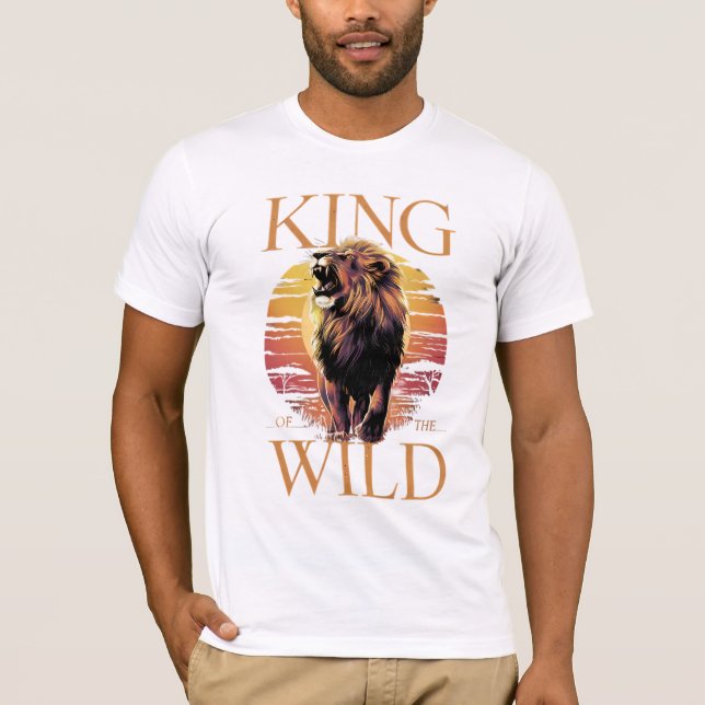 Löwe mit Worten: König der Wilden (b) T-Shirt (Vorderseite)