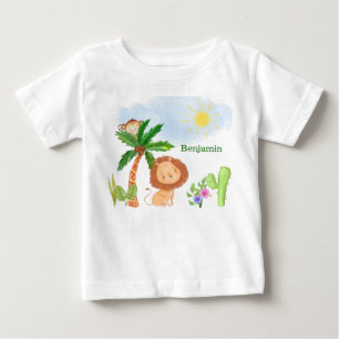 Löwe und Affe in einer süßen Dschungelszene Baby T-shirt