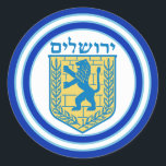 Löwe von Judah Emblem Jerusalem Hebräischer Sticke Runder Aufkleber<br><div class="desc">Rundaufkleber mit einem Bild eines blauen und gelben Löwen des Judah Emblems und breiten doppelblauen,  hellblau auf weiß getrimmten Rändern. Siehe passendes Etikett. Die gesamte Hanukkah Sticker Kollektion finden Sie unter CARDS & STICKERS Kategorie im HOLIDAYS Bereich.</div>