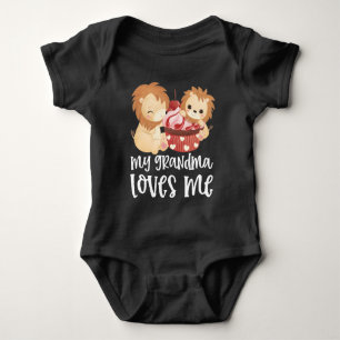 Löwen 🦁 Geschenk für Enkelkind - Meine Oma liebt  Baby Strampler