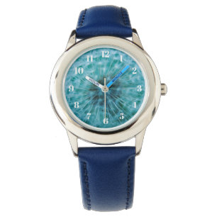 Löwenzahn in der Uhr des blaues Kindes