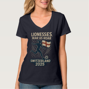 Löwinnen, hört uns brüllen – Englische Frauenfußba T-Shirt