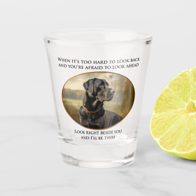 Loyal Black Lab Schnapsglas (Vorderseite)