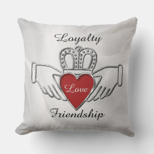 Loyalty Liebe Freundschaft Claddagh White Pillow Kissen
