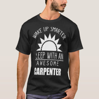 Ltd Weckte Smarter Carpenter auf T-Shirt