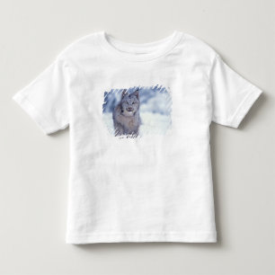 Luchs im Schnee am Fuße der Berge Kleinkind T-shirt