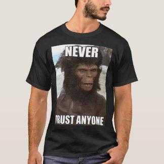 Lucias Niemandem Vertrauen T-Shirt! T-Shirt
