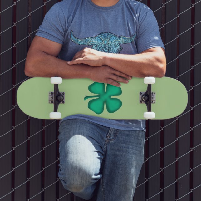 Lucky 4 Leaf Irish Clover grünes Skateboard (Außenbereich 3)