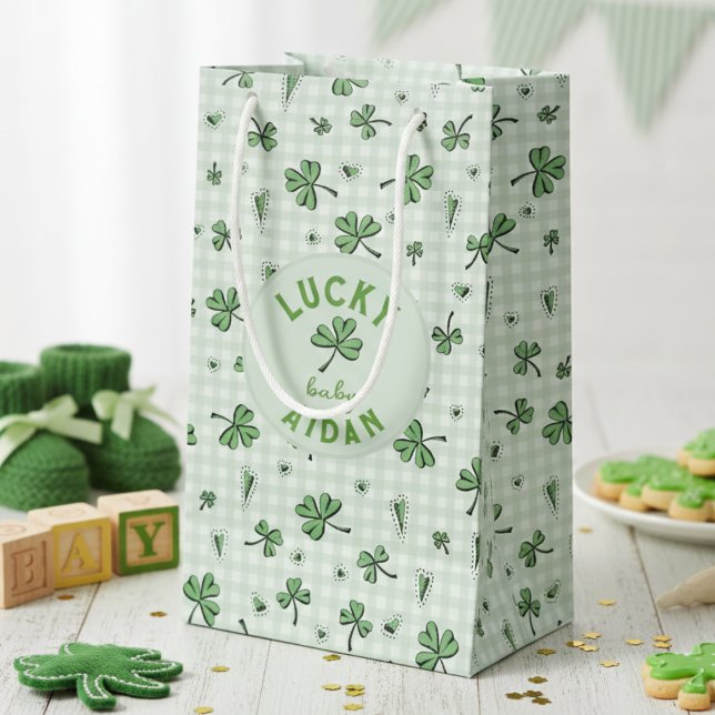 Lucky Baby Green Gender Neutral St Paddys Kleine Geschenktüte (Green and White Gingham Shamrock Hearts Pattern. Gender Neutral Irish Baby Shower & St Patrick's Day)