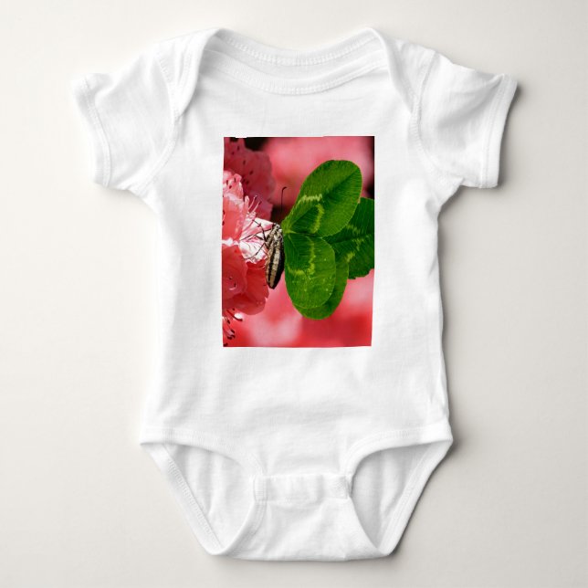 Lucky Butterfly Baby Strampler (Vorderseite)