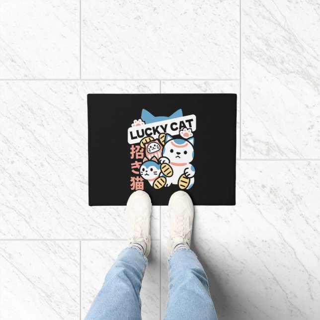 Lucky Cat Art – Maneki Neko with Gold Coin Fußmatte (Indoor)