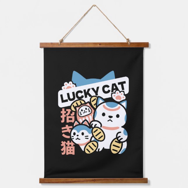 Lucky Cat Art – Maneki Neko with Gold Coin Wandteppich Mit Holzrahmen (Vorderseite)