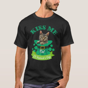 Lucky Cat Lover St Patrick's Day Kiss Me I'm Pugri T-Shirt