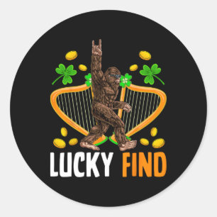 Lucky Find Bigfoot Frohe St Patricks Day Shirt Lus Runder Aufkleber