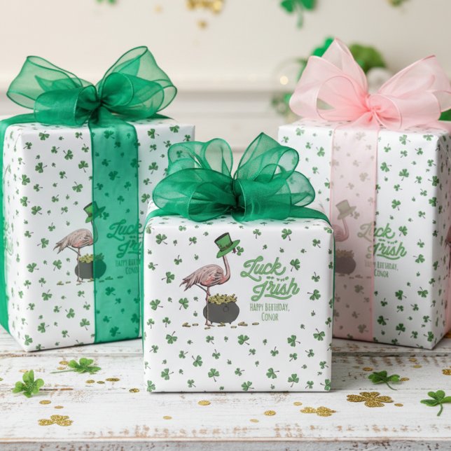 Lucky Flamingo Green Shamrock Geschenkpapier (Funny Flamingo St Patrick's Day Wrapping Paper. Luck of the Irish Green Shamrocks Lucky Gold Coins)