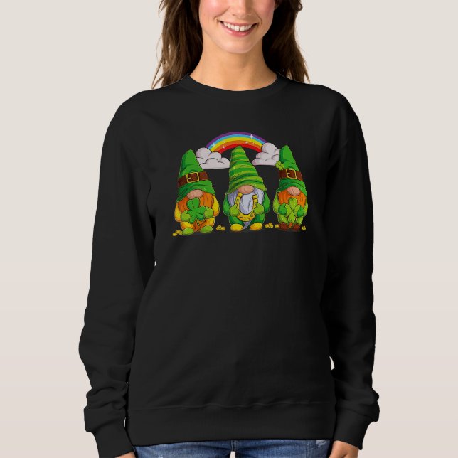 Lucky Gnomes Holding Shamrock Clover And Horseshoe Sweatshirt (Vorderseite)