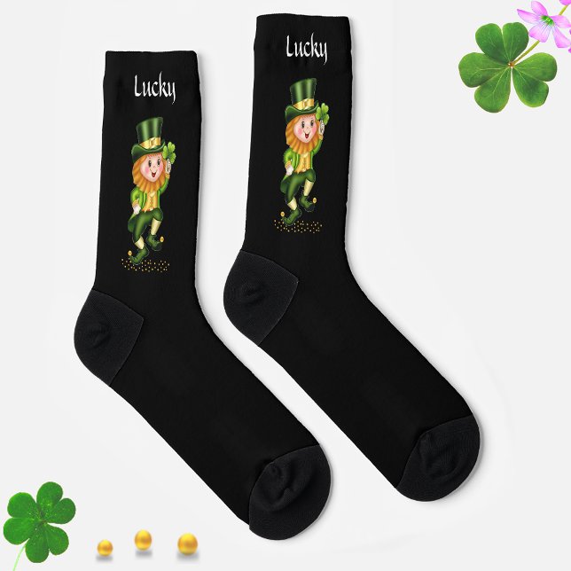 Lucky Green Gnome auf schwarzen Socken (Von Creator hochgeladen)