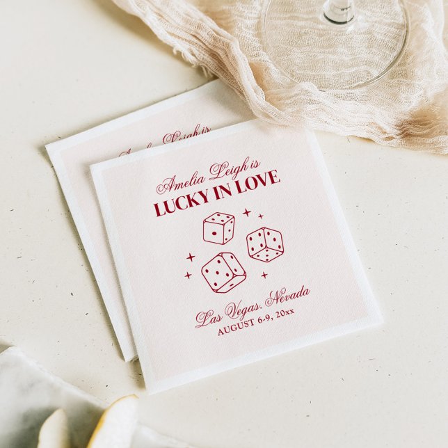 Lucky in Liebe Cocktails Bachelorette Wochenende Serviette (Von Creator hochgeladen)