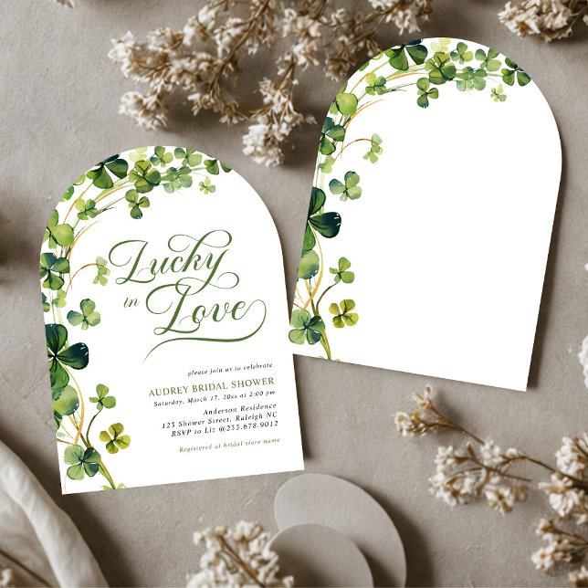 Lucky in Love Green Shamrock Bridal Shower Einladung (Von Creator hochgeladen)