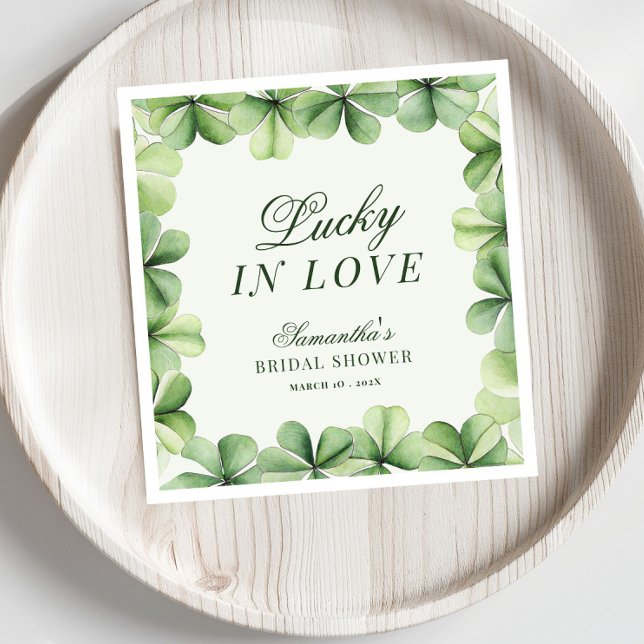 Lucky in Love Green Shamrock Bridal Shower  Serviette (Von Creator hochgeladen)