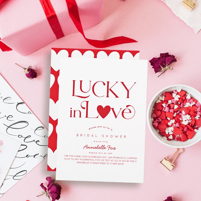 Lucky in Love Red Heart Bridal Shower Einladung (Von Creator hochgeladen)