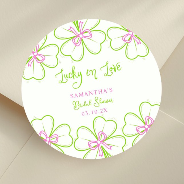 Lucky in Love ShamrockPink Green  Bridal Shower  Runder Aufkleber (Von Creator hochgeladen)