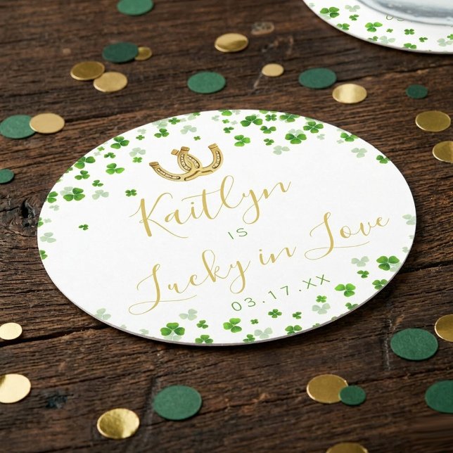 Lucky In Love St. Patrick's Day Bridal Shower Runder Pappuntersetzer (Von Creator hochgeladen)
