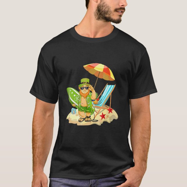 Lucky Irish Leprechaun Hawaiian Surfing St Patrick T-Shirt (Vorderseite)