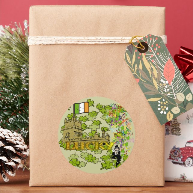 Lucky Leprechaun und seine irische Burg Runder Aufkleber (Feiertag)