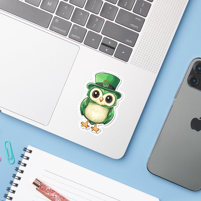 Lucky Owl St. Patrick's Day Sticker (Laptop mit iPhone)