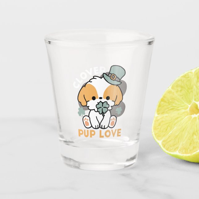 Lucky Pup mit Clover - St. Patrick's Day Gift Schnapsglas (Vorderseite)