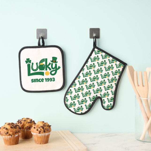 Lucky since Year Ofenhandschuh & Topflappen-Set (Insitu (Hängend))