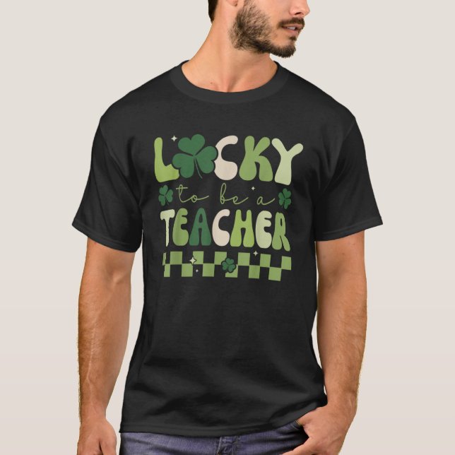 Lucky To Be A Teacher Groovy Retro Shamrock St Pat T-Shirt (Vorderseite)