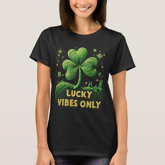 Lucky Vibes Only Yarn Clover St Patrick's Day T-Shirt (Vorderseite)