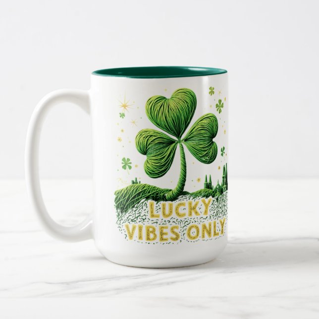 Lucky Vibes Only Yarn Clover St Patrick's Day Zweifarbige Tasse (Links)
