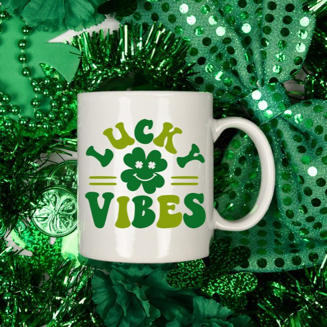 Lucky Vibes Vierblättriges Kleeblatt Kaffeetasse (Von Creator hochgeladen)
