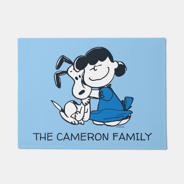 Lucy Hugging Snoopy Fußmatte (Vorderseite)