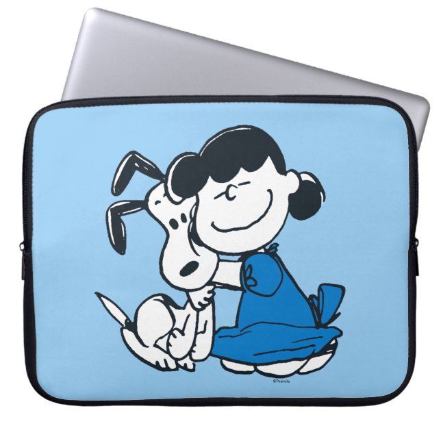 Lucy Hugging Snoopy Laptopschutzhülle (Vorderseite)