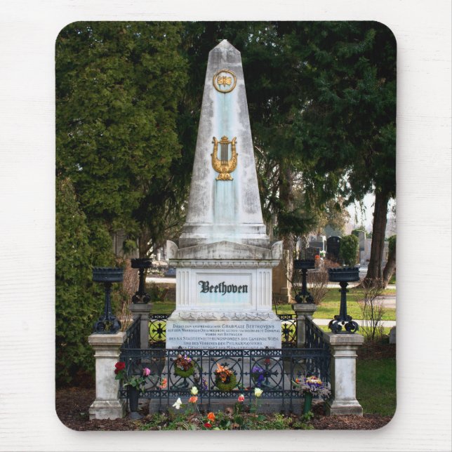 Ludwig Van Beethovens Grave Mousepad (Vorne)