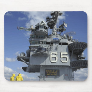 Luftabteilung Sailors testen die Sprinkleranlage Mousepad