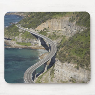 Luftansicht der Sea Cliff Bridge in der Nähe von W Mousepad
